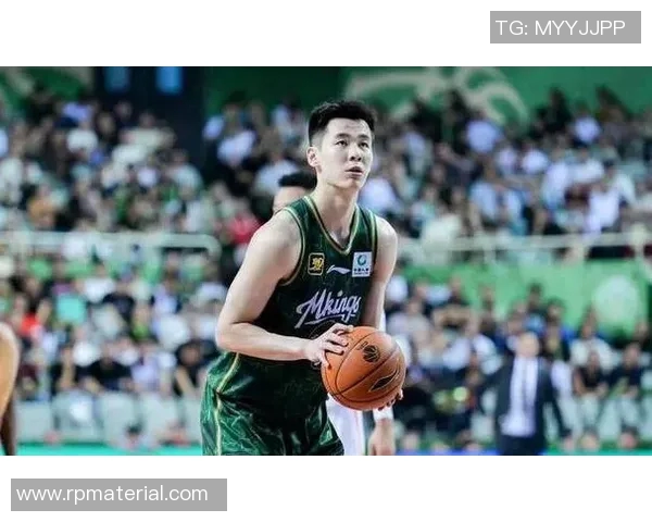 郭昊文：从篮球新星到职业生涯的辉煌之路探索与展望