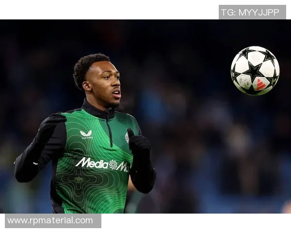 曼联球队阵容调整：新援快递加盟，锋线火力更胜往日