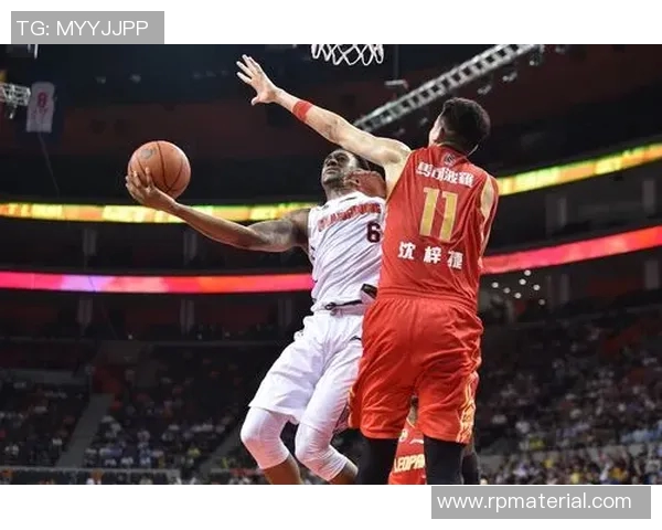 广东东莞男篮迎战深圳队全力争胜展现篮球激情与团队精神